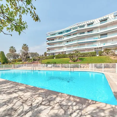 La Pinede Equiped With Air Conditioning And A Pool! 아파트 앙티브