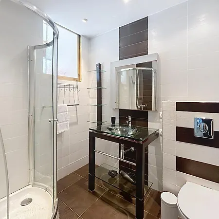 La Pinede Equiped With Air Conditioning And A Pool! 아파트 앙티브