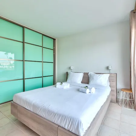 Appartement La Pinede Equiped With Air Conditioning And A Pool!