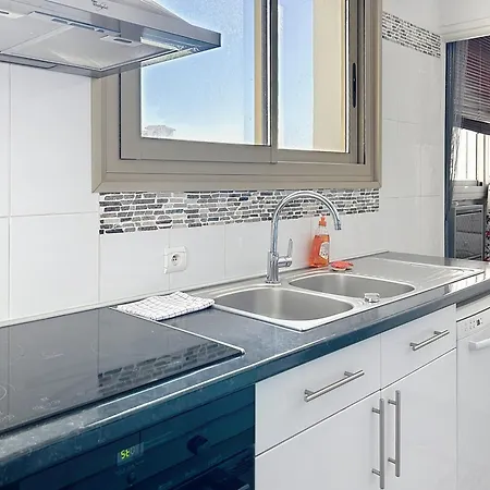 La Pinede Equiped With Air Conditioning And A Pool! Appartement