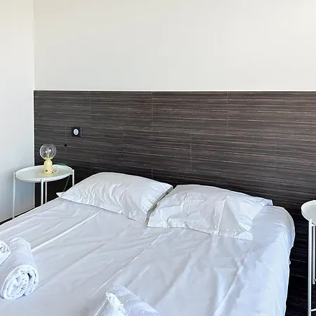 アパート La Pinede Equiped With Air Conditioning And A Pool!