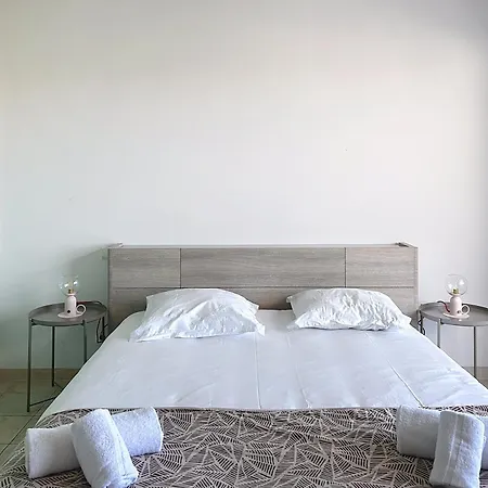 Appartement La Pinede Equiped With Air Conditioning And A Pool! *